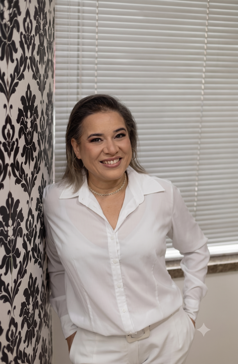 Dra Maira Rocha | Especialista e Mestra em Periodontia, Especialista em Ortodontia